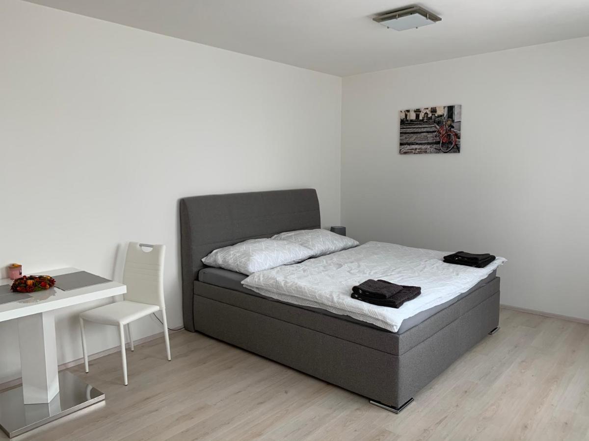 Modern Apartment In The City Center Pilsen Exterior photo
